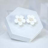 Porcelain White Flower Pop Out Natural Pearl Earrings, Bridal Jewelry, Stud Bridal Earrings, Ceramic Statement Earrings, Bridesmaid Earring.