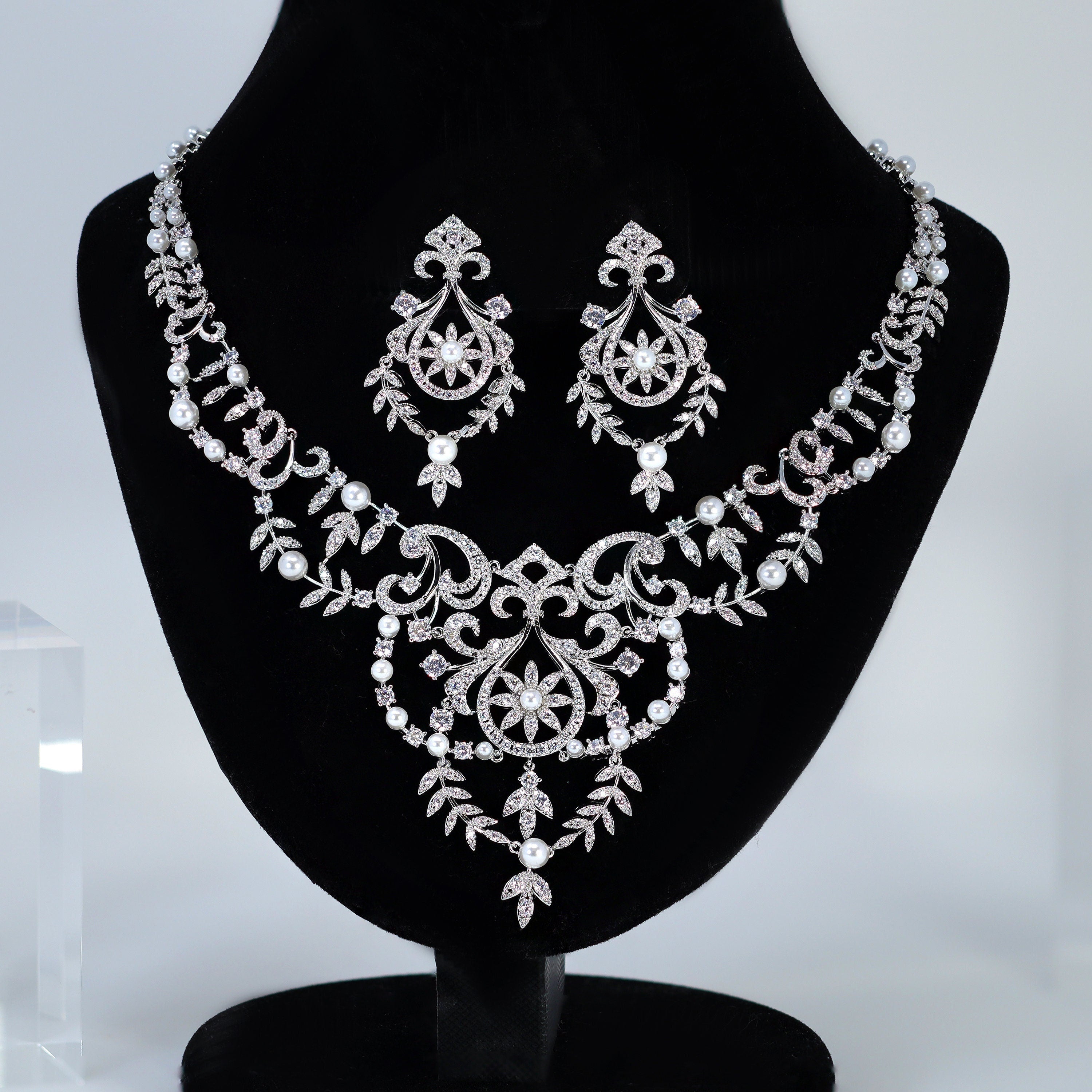 Swarovski Crystal Shimmering Chandelier Diamond/Crystal Necklace Set, Bridal Necklace Set, Faux Pearl Bridal Jewelry, Statement Necklace
