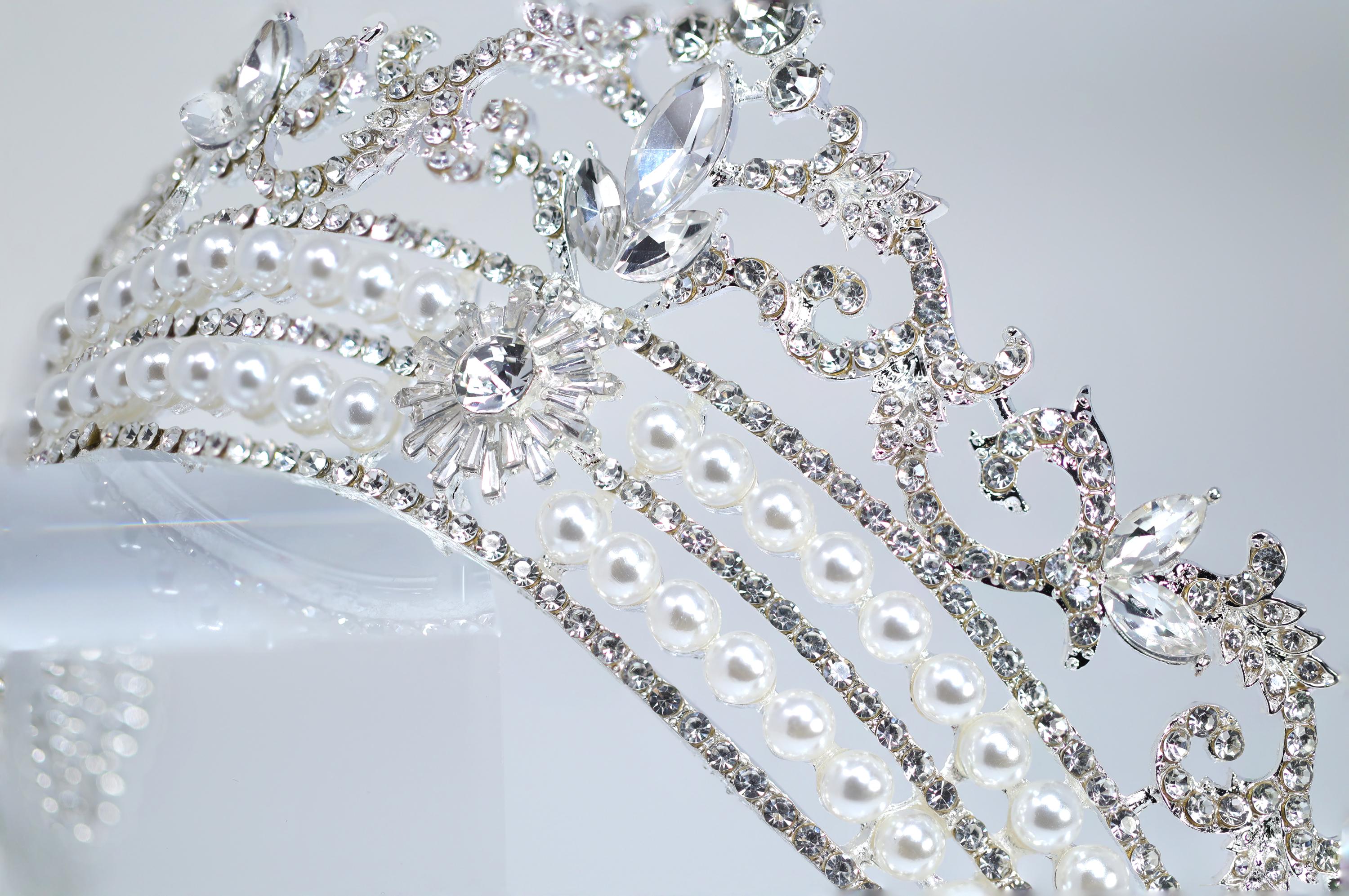 Luxury Swarovski Crystals Pearl Radiance Tiara Floral Leaves Queen Tiara , Bridal Crown, Crystal Wedding, Crystal Wedding Crown, Tiara Bride