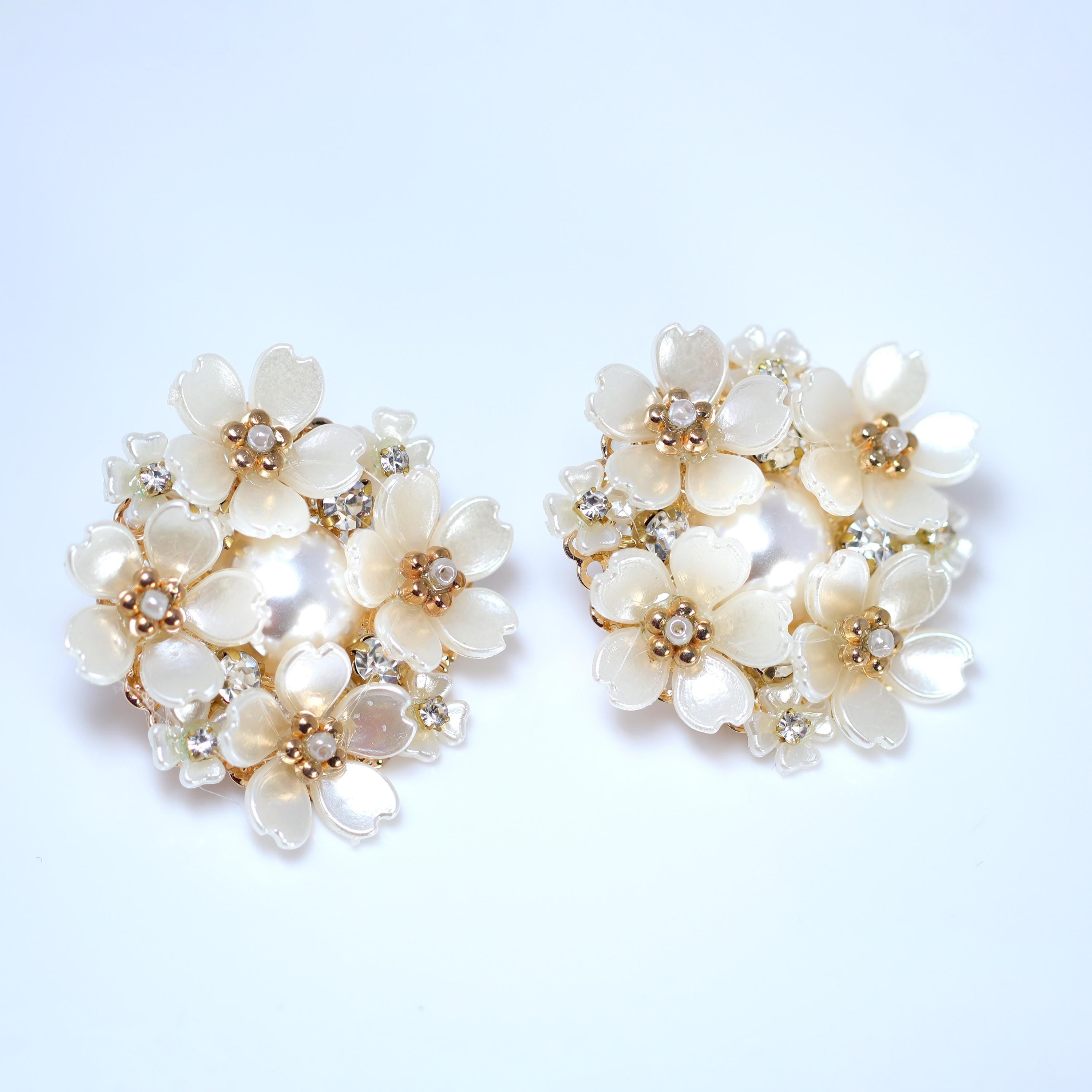 Ivory Floral Earrings, Bridal Jewelry, Bridal Stud Earrings, Bridal Earrings, Statement Earrings, Bridesmaid Earring.