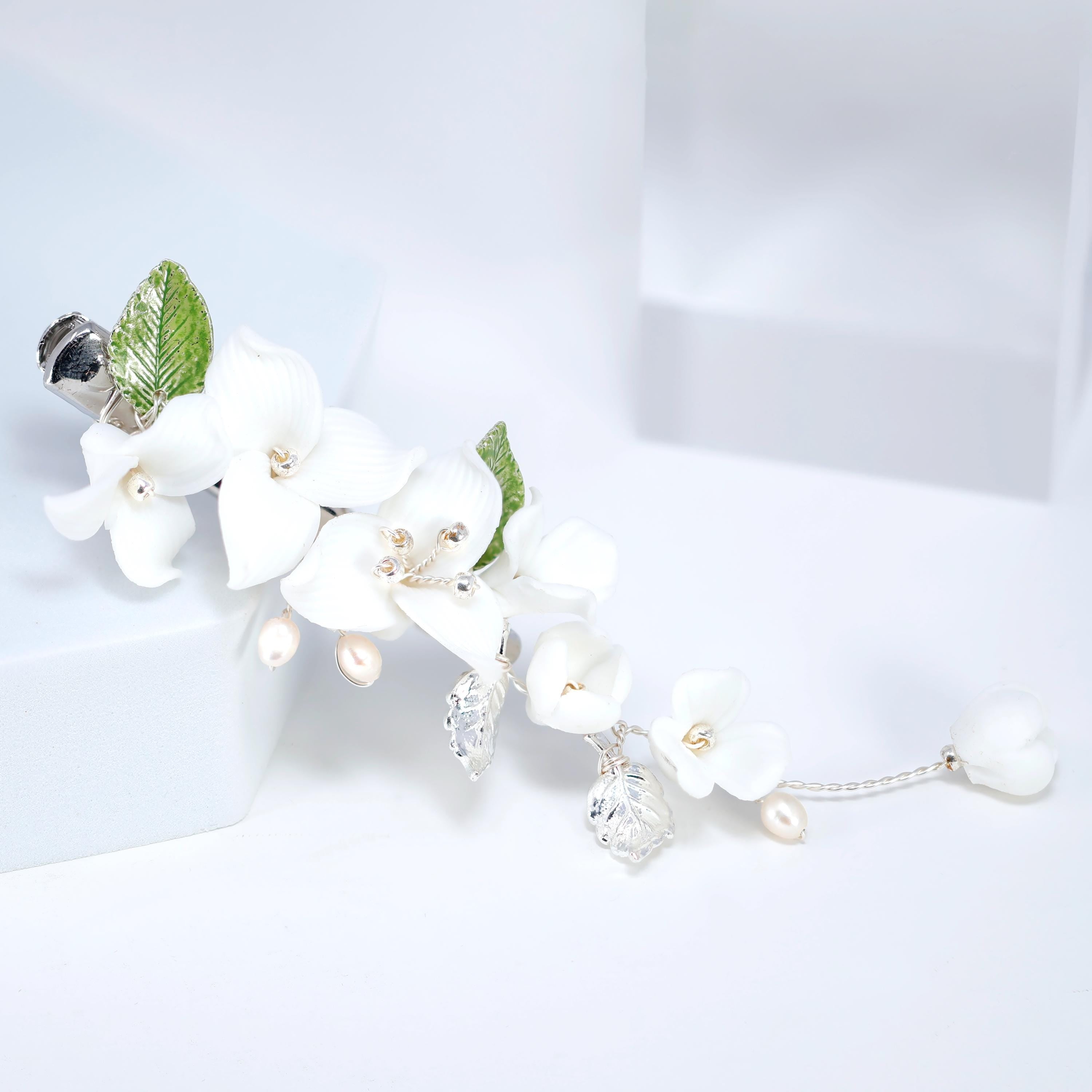 Natural Pearl Nature-inspired whimsy Jasmine Bridal Hair Clip, Bridesmaid Gift, Wedding Hair Accessory.
