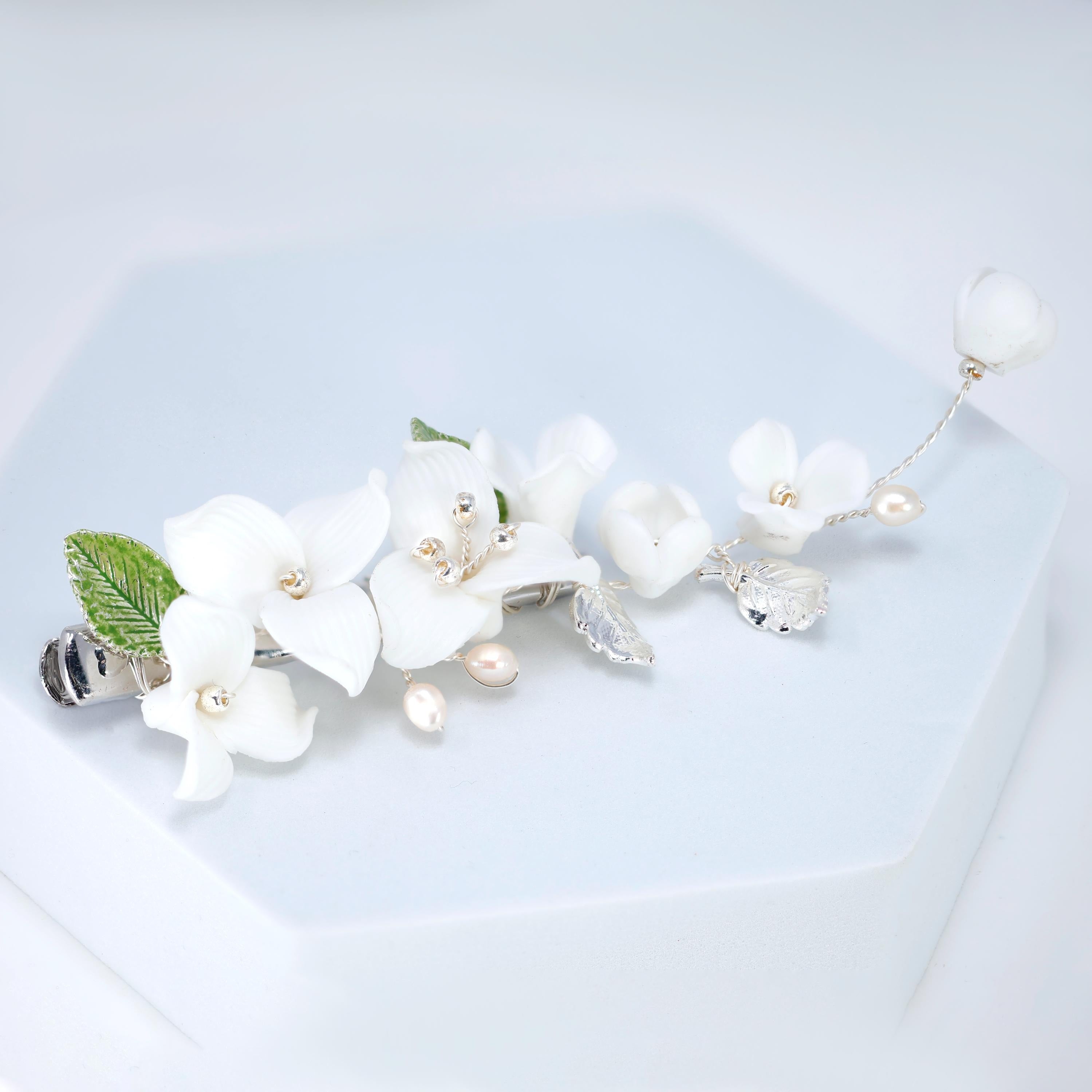 Natural Pearl Nature-inspired whimsy Jasmine Bridal Hair Clip, Bridesmaid Gift, Wedding Hair Accessory.