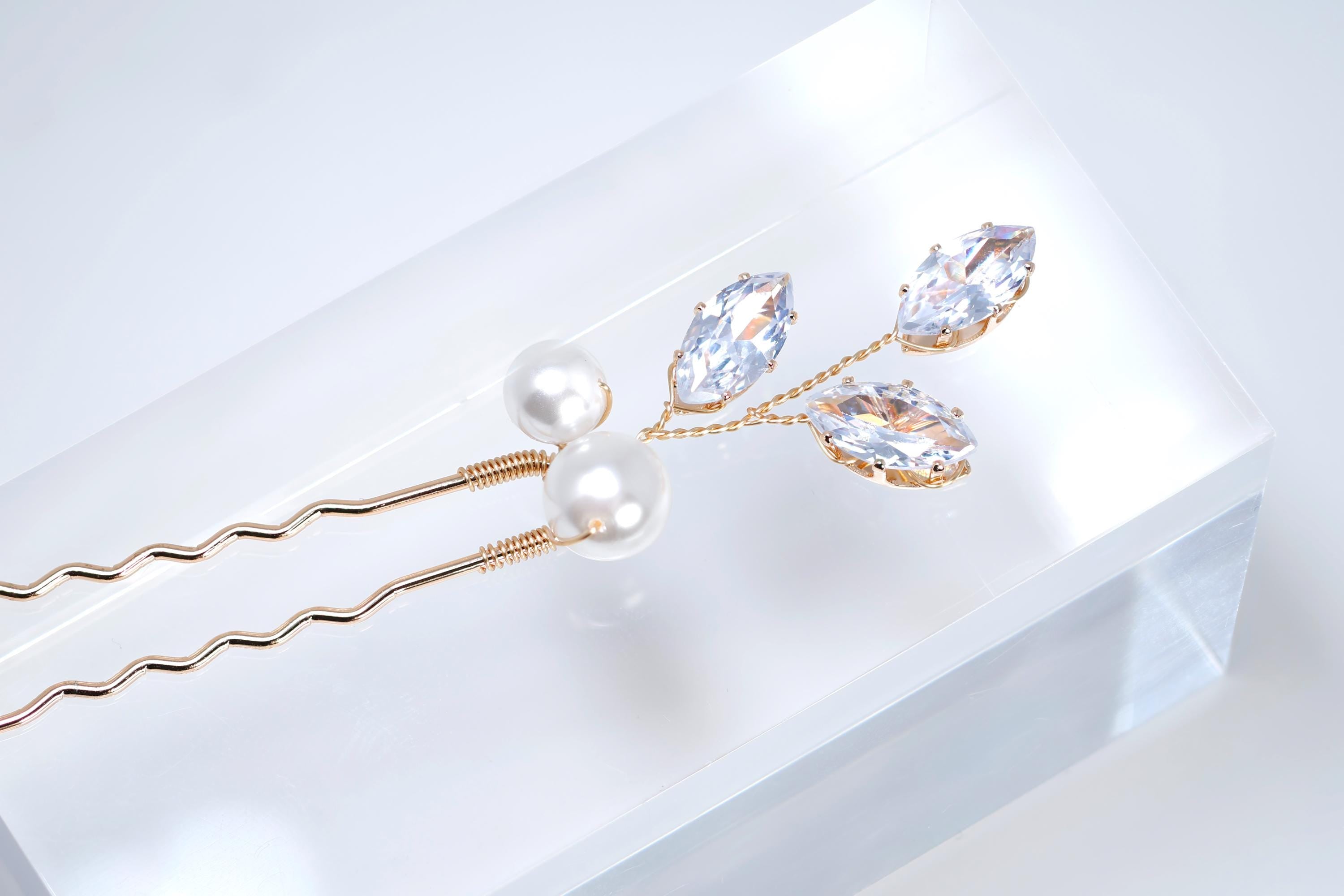 CZ Sparkling Leaves In Pearly Garden Set of 2 Hair Pins , Swarovski Hair pins Set, Bridal Hair Accessories, Pearl hair pins, Gift For Her