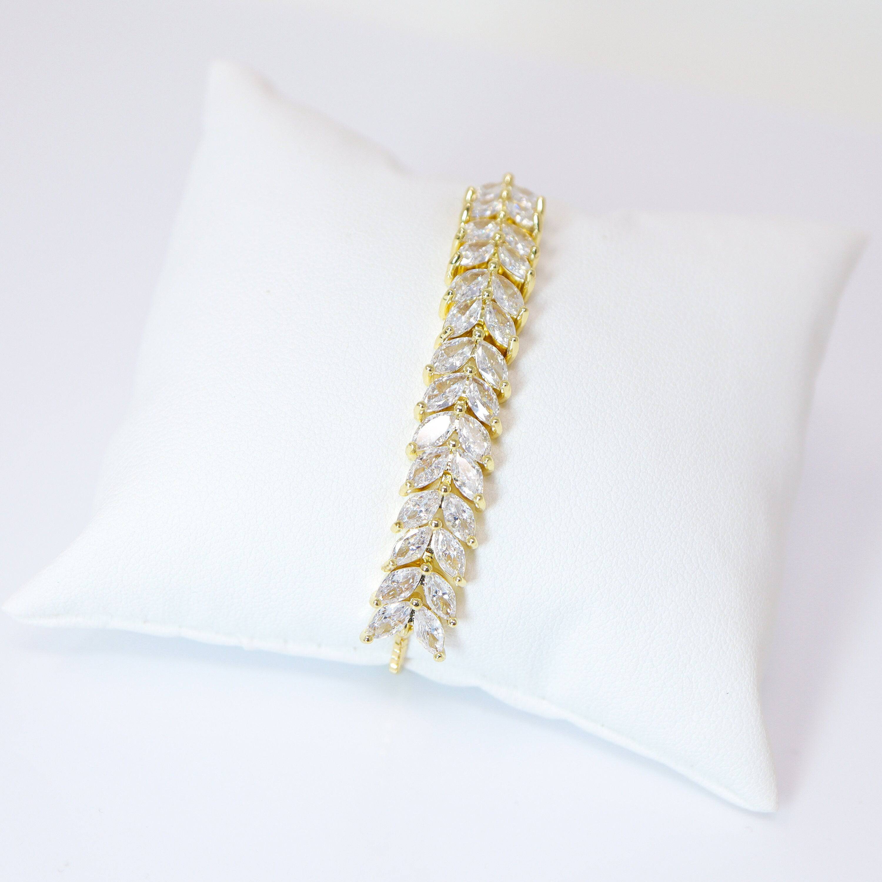 Bunch Of Leaves Dainty Bracelet, Delicate Bracelet, Wedding Bracelet, Bridesmaid Gift, Bride Bracelet, Bridal Bracelet, Diamond bracelet.