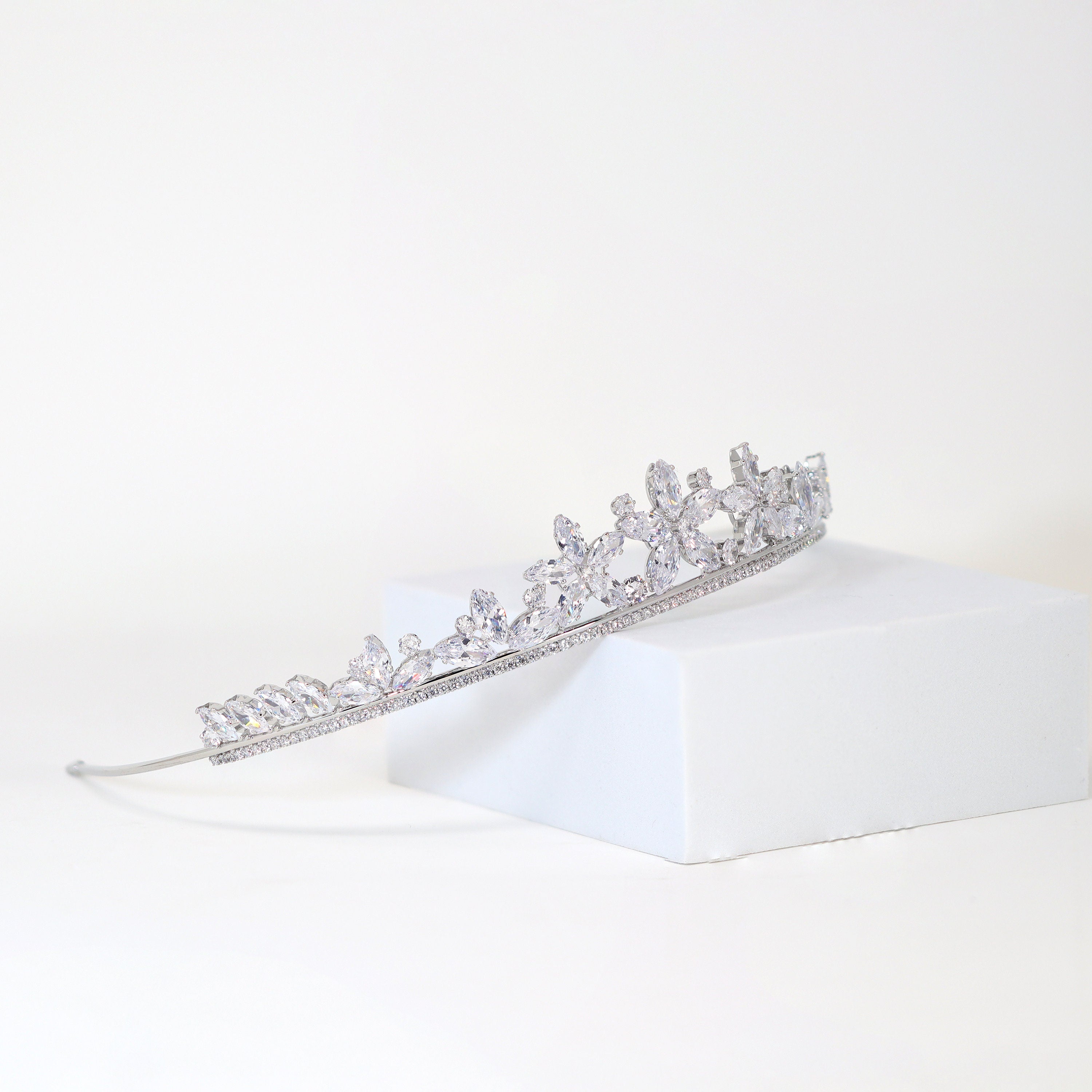 Swarovski wedding tiara, bridal crown tiara, Flower crystal wedding tiara, crystal bridal tiara, crystal wedding crown, tiara bride