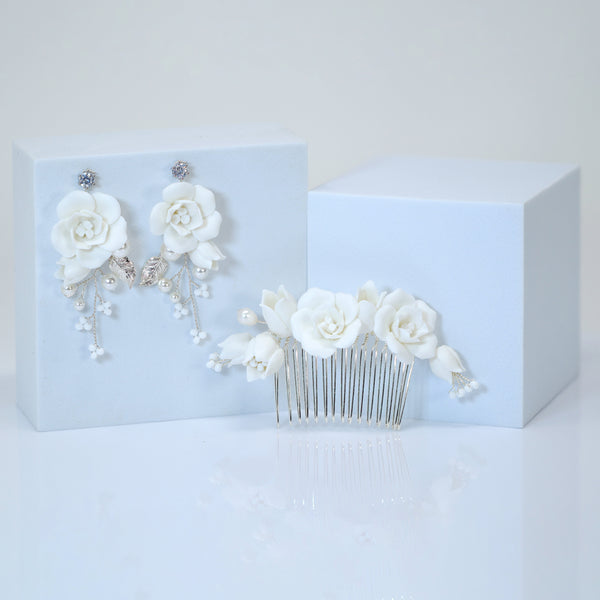 Freshwater Pearl Dusted White Rose And Lily Blossom Hair  display picture 3
