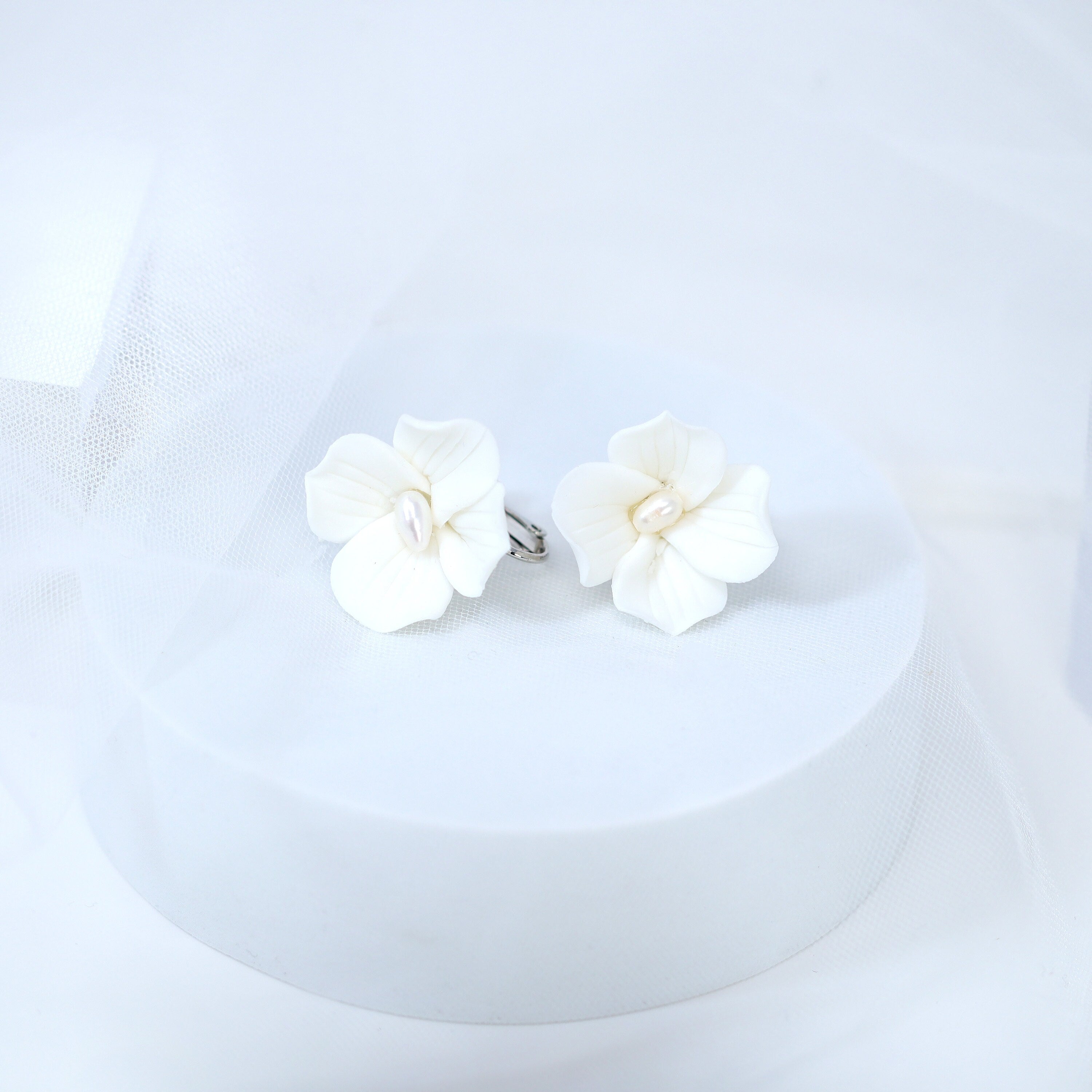 Clip on Ceramic White Flower Natural Pearl Stud Earrings, White Flower Bridal Earrings, Pearl Statement Earrings