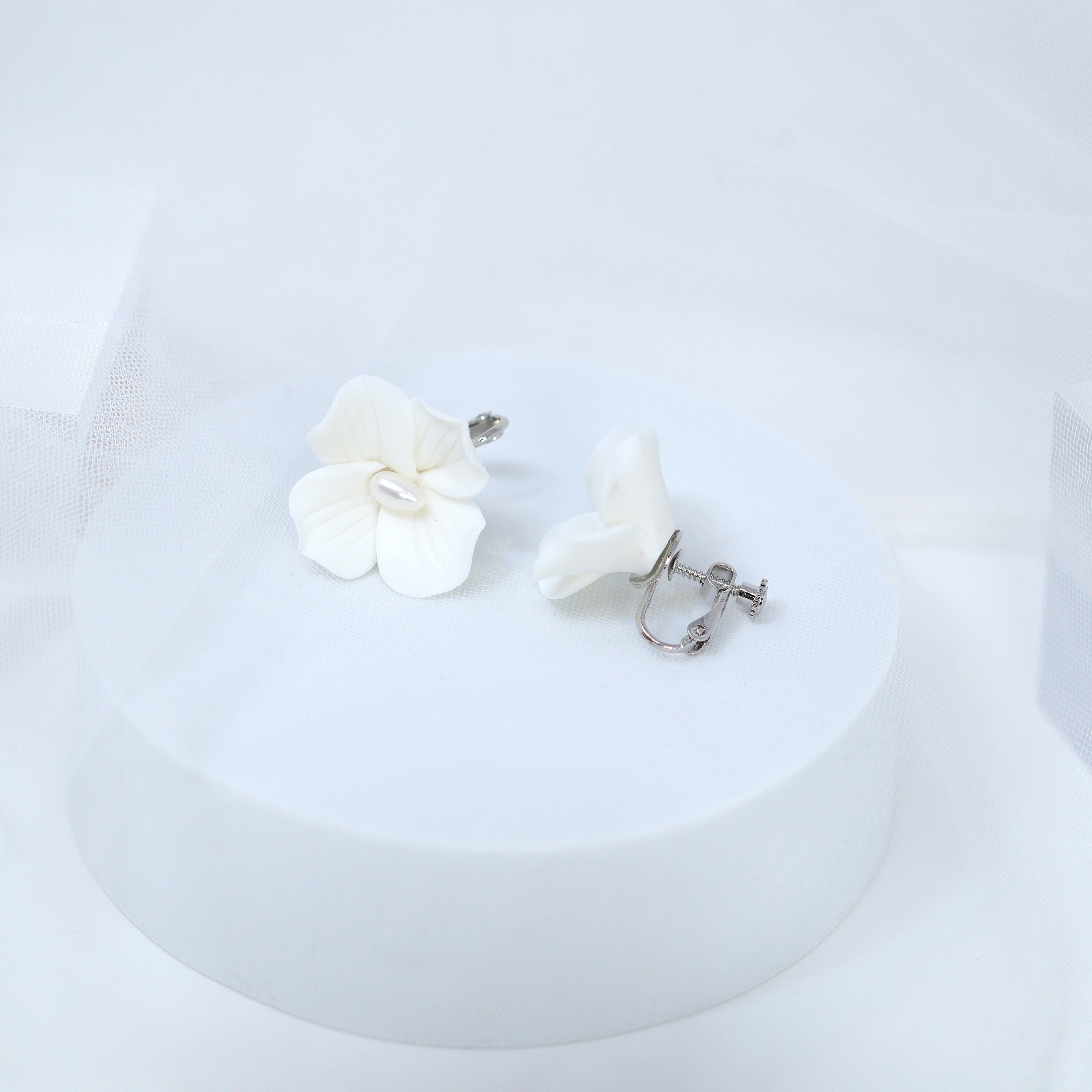 Clip on Ceramic White Flower Natural Pearl Stud Earrings, White Flower Bridal Earrings, Pearl Statement Earrings