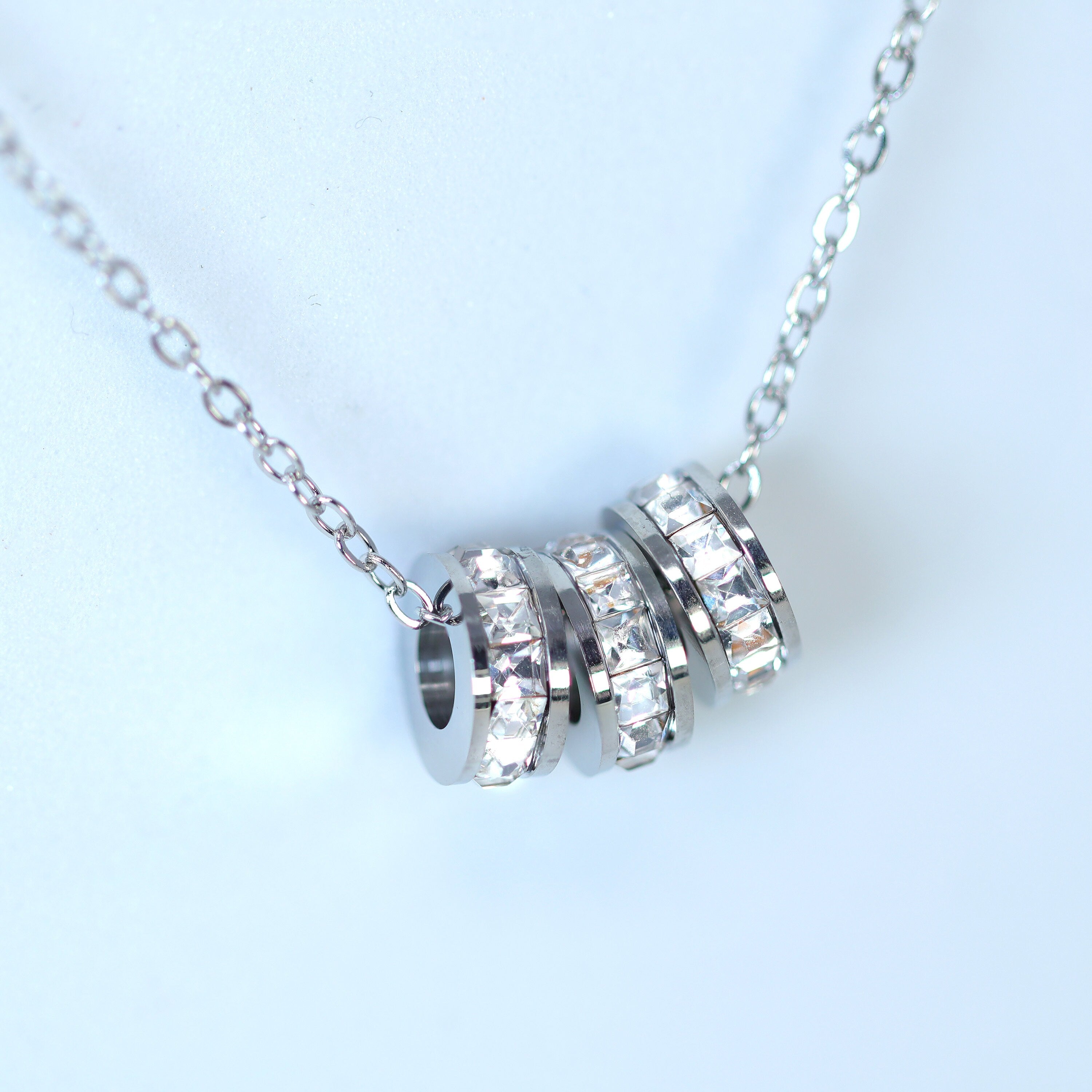 Eternity 3 Circle Necklace • Infinity Necklace • Minimalist Jewelry • Linked Circles Necklace • Connected Circles • Interlocking Rings