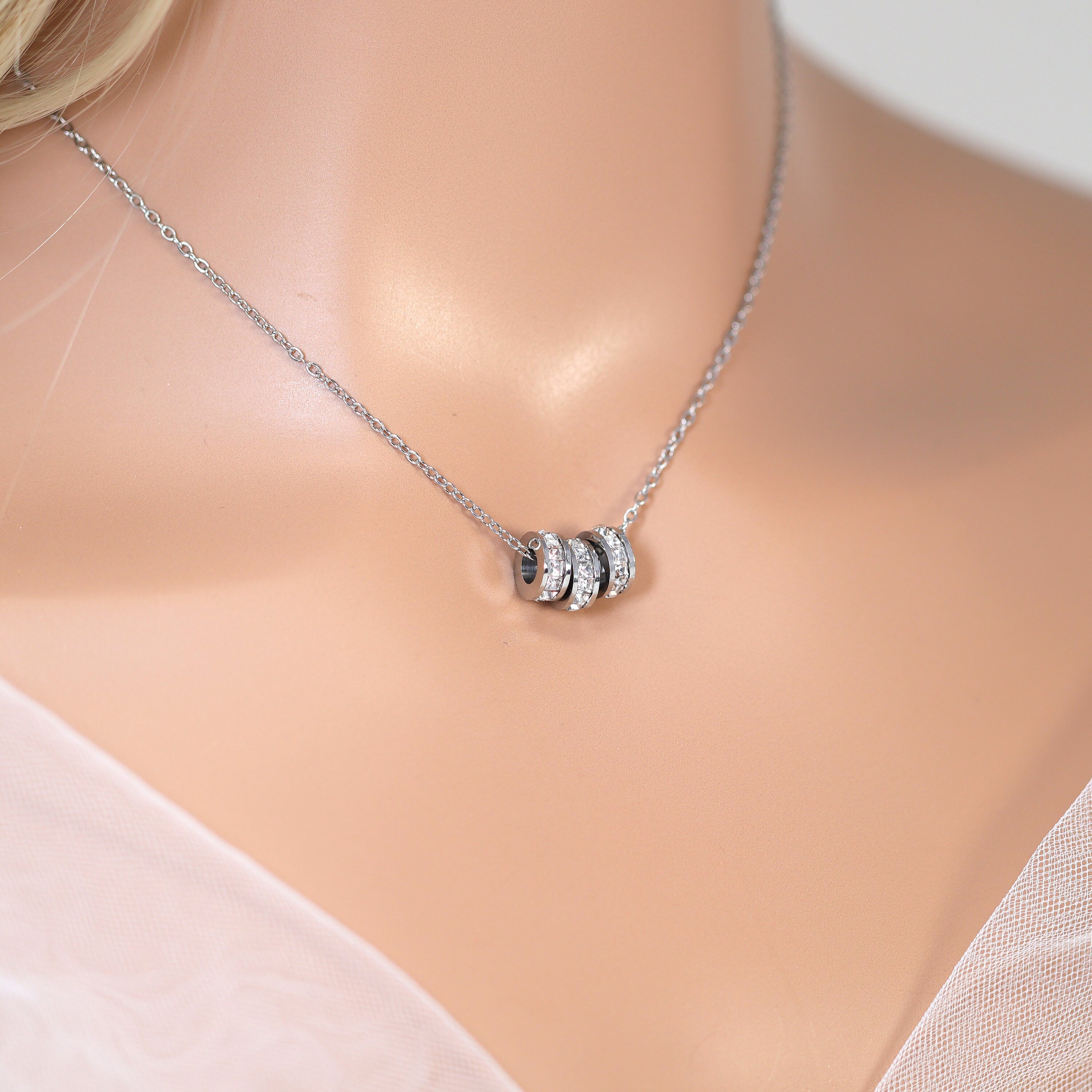 Eternity 3 Circle Necklace • Infinity Necklace • Minimalist Jewelry • Linked Circles Necklace • Connected Circles • Interlocking Rings