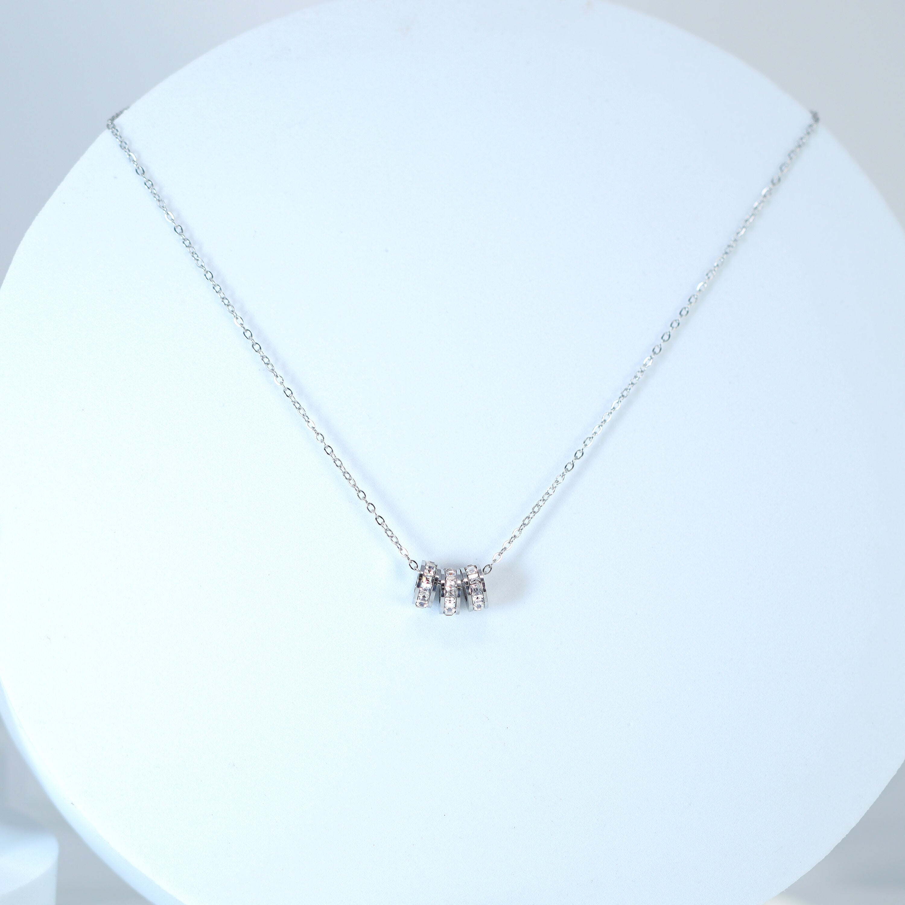 Eternity 3 Circle Necklace • Infinity Necklace • Minimalist Jewelry • Linked Circles Necklace • Connected Circles • Interlocking Rings