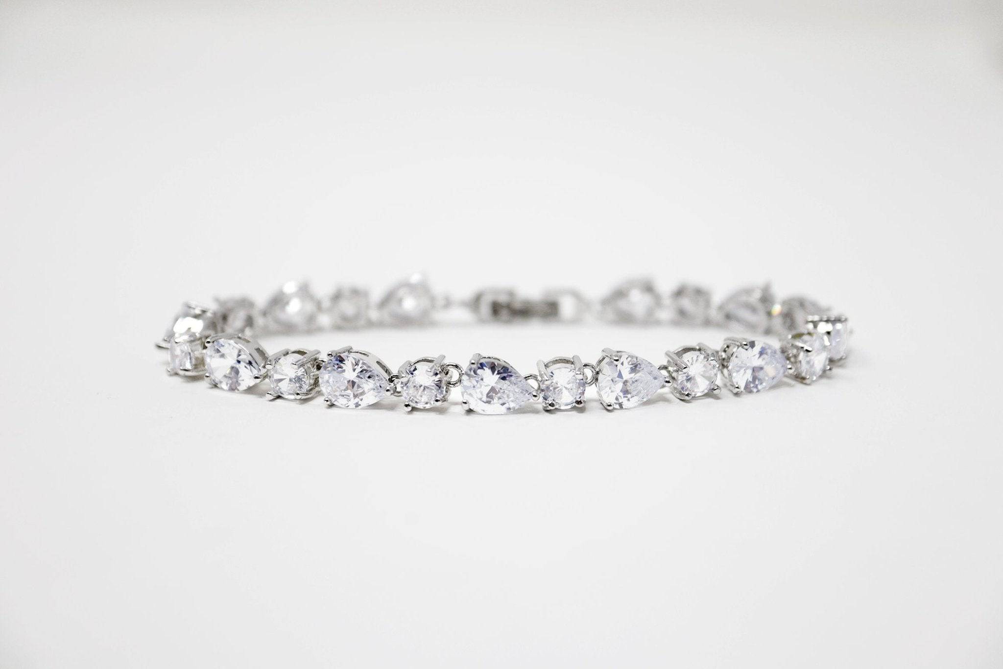 leave Drop Dainty Bracelet , Delicate Bracelet, Bracelet Femme, Wedding Bracelet, Bridesmaid Gift, Bride Bracelet, Bridal Bracelet.