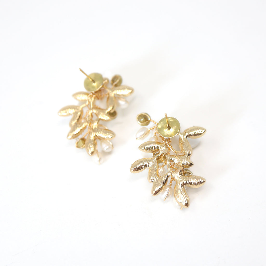 Swarovski Crystal Enchanted Ceramic White floral Bridal Earring, Bridal Earrings, Dangle earring, Natural Cultured Pearl Earring