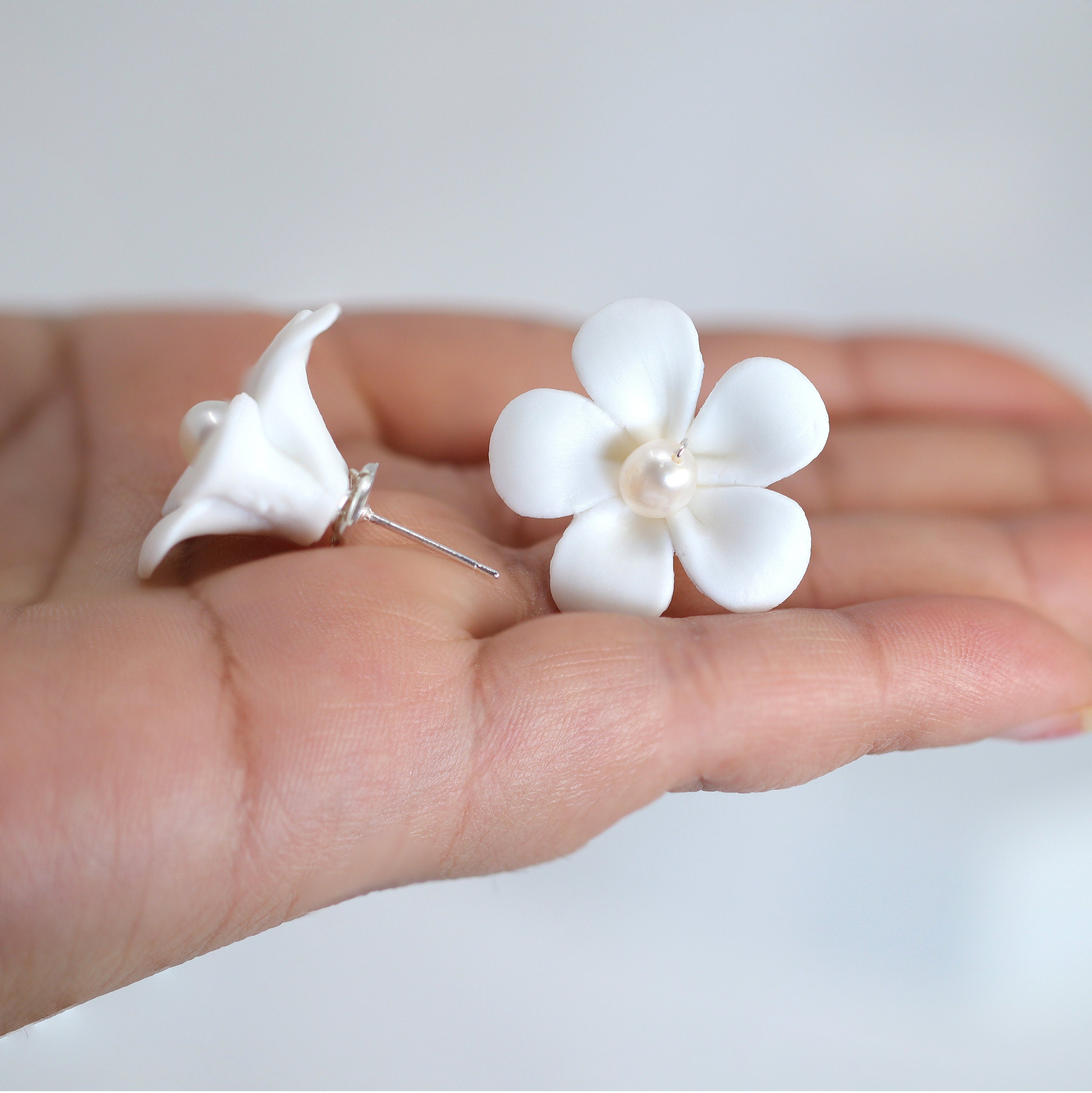 Porcelain White Flower Pop Out Natural Pearl Earrings, Bridal Jewelry, Stud Bridal Earrings, Ceramic Statement Earrings, Bridesmaid Earring.