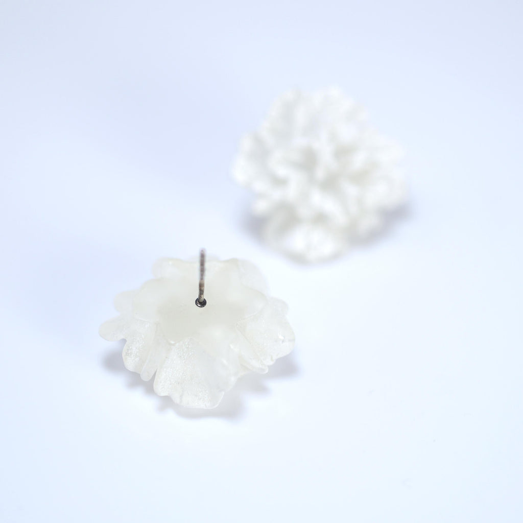 Textured White Flower Stud Earrings, Bridal Jewelry, Bridal Stud Earrings, Bridal Earrings, Statement Earrings, Bridesmaid Earring.
