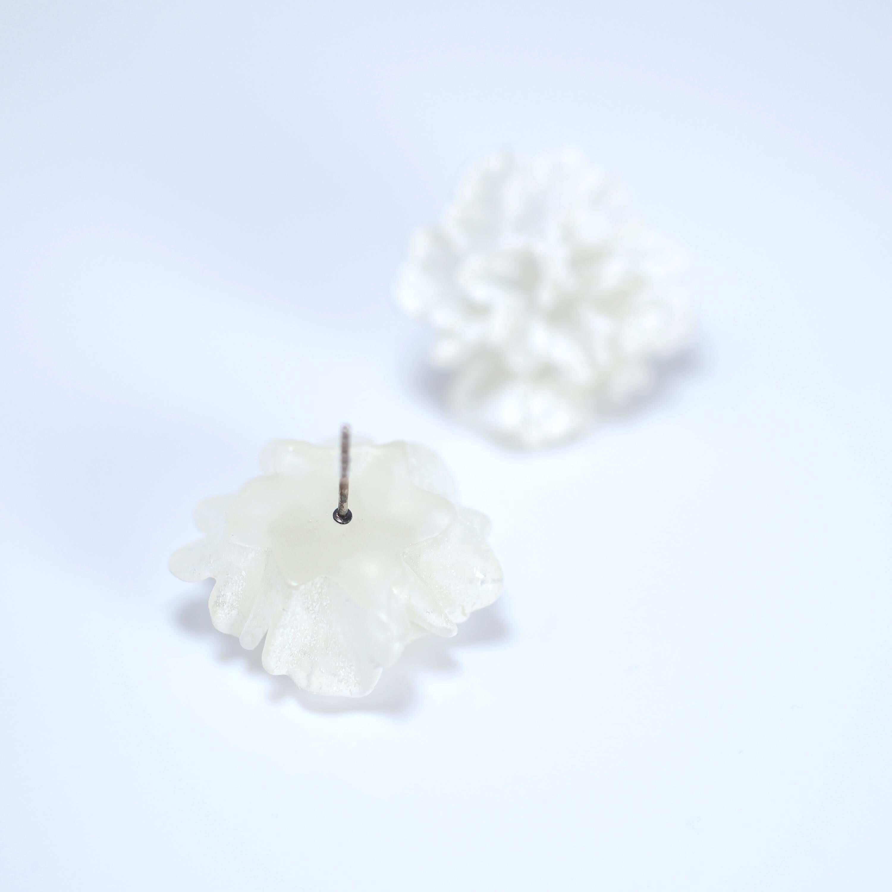 Textured White Flower Stud Earrings, Bridal Jewelry, Bridal Stud Earrings, Bridal Earrings, Statement Earrings, Bridesmaid Earring.