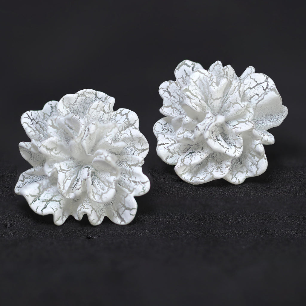 Textured White Flower Stud Earrings, Bridal Jewelry, Bridal Stud Earrings, Bridal Earrings, Statement Earrings, Bridesmaid Earring.