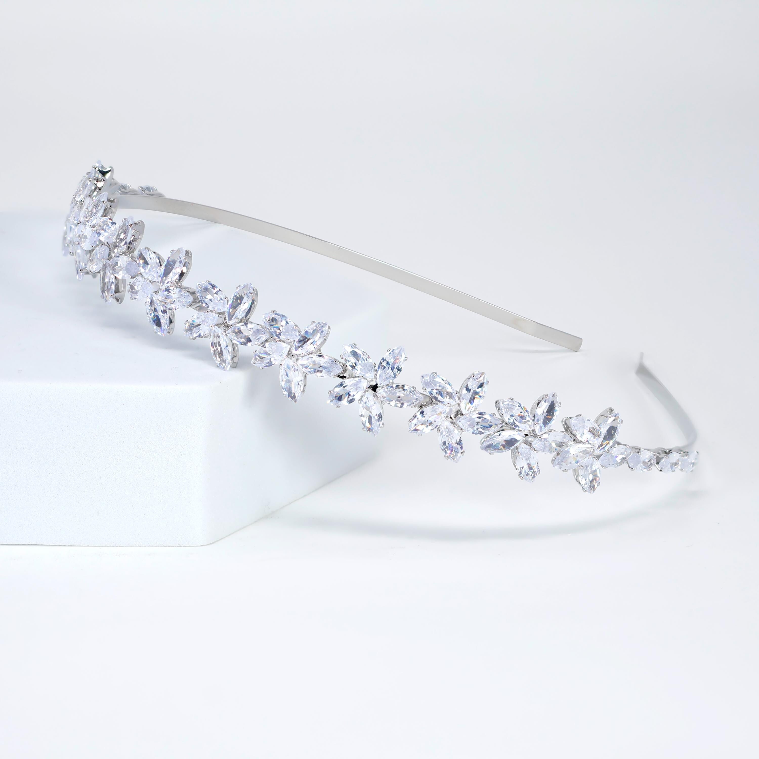 Swarovski Crystals Daisy Radiance Headband, Hair Vine Headband, Bridal Hair Vine, Rhinestone Headband, Delicate Headband, Hair accessories.