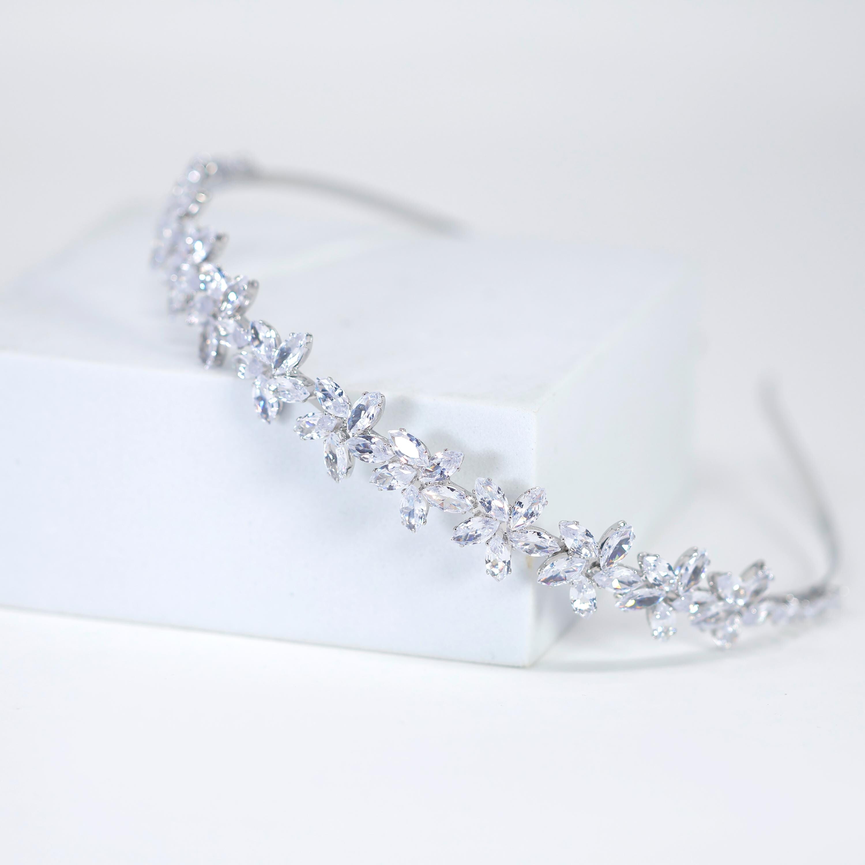 Swarovski Crystals Daisy Radiance Headband, Hair Vine Headband, Bridal Hair Vine, Rhinestone Headband, Delicate Headband, Hair accessories.