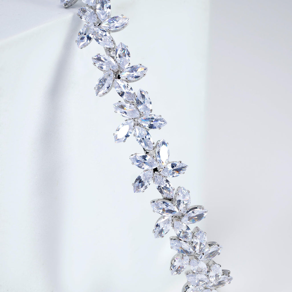 Swarovski Crystals Daisy Radiance Headband, Hair Vine Headband, Bridal Hair Vine, Rhinestone Headband, Delicate Headband, Hair accessories.