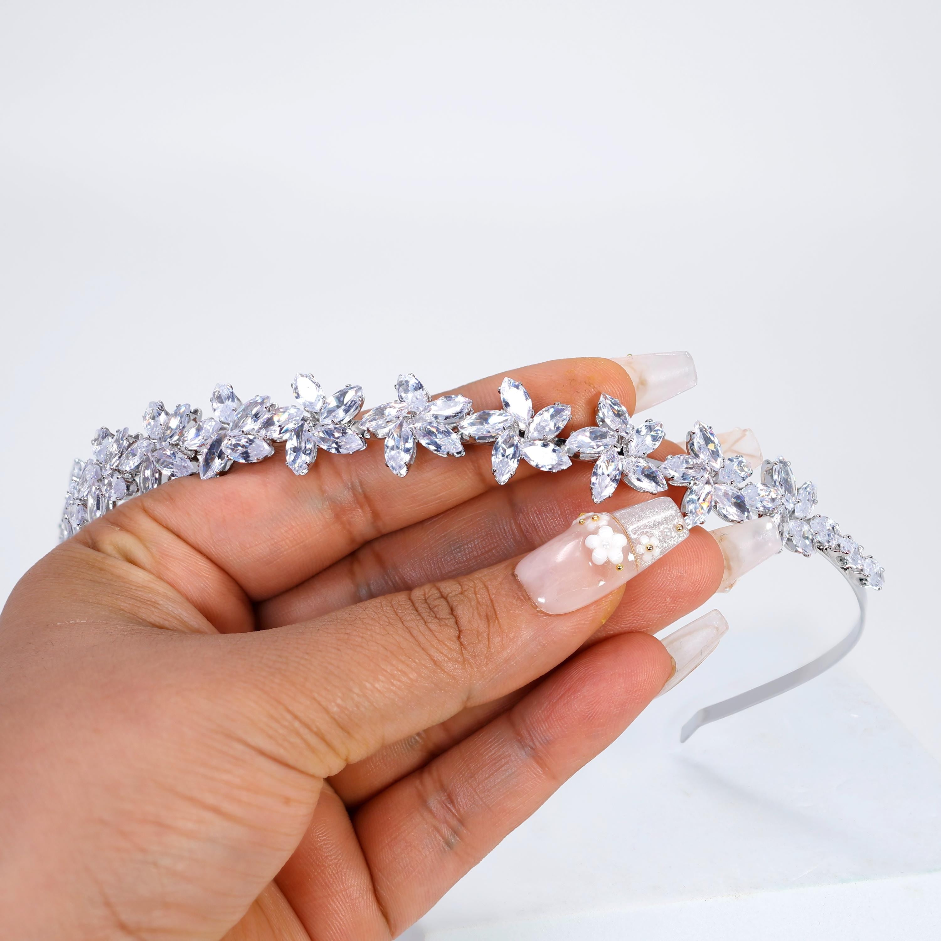 Swarovski Crystals Daisy Radiance Headband, Hair Vine Headband, Bridal Hair Vine, Rhinestone Headband, Delicate Headband, Hair accessories.