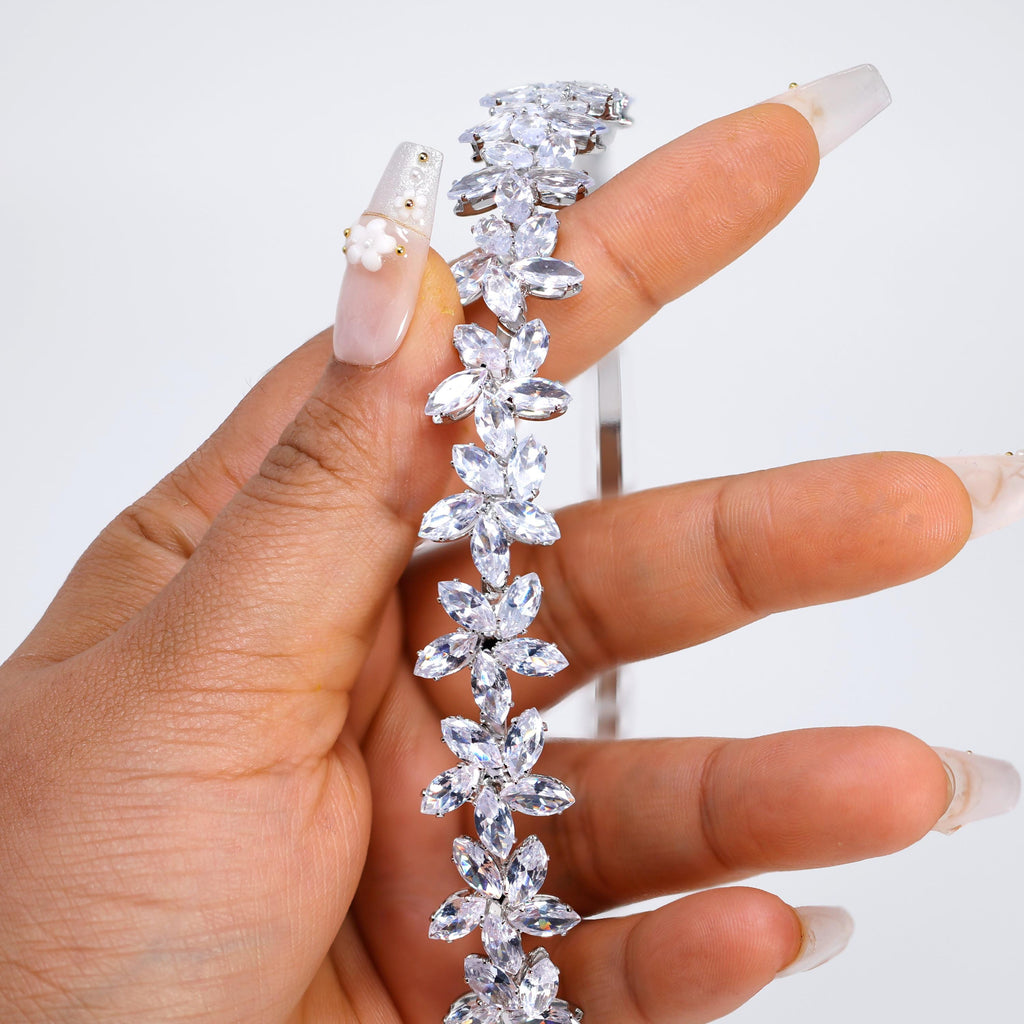Swarovski Crystals Daisy Radiance Headband, Hair Vine Headband, Bridal Hair Vine, Rhinestone Headband, Delicate Headband, Hair accessories.