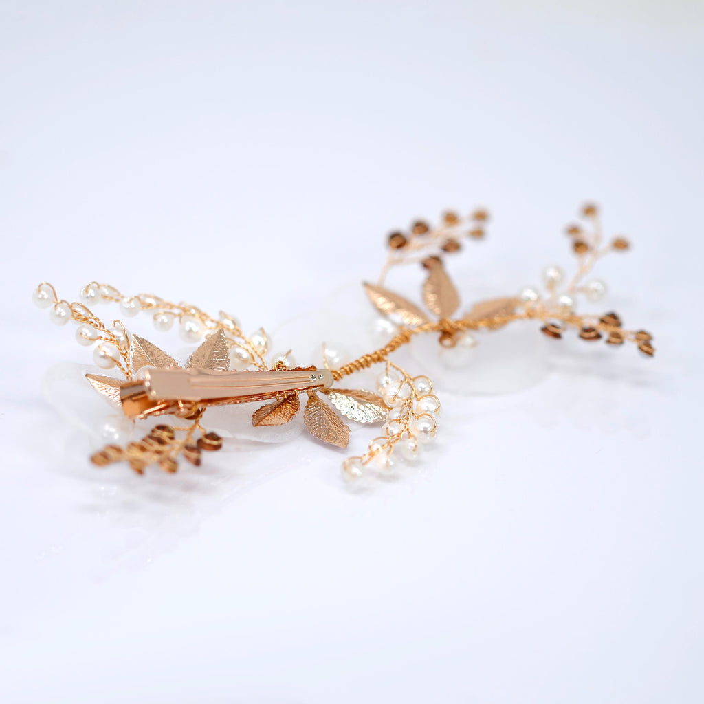 Ivory Petal Whisper Organza Bloom White Floral Bridal Hair Clip, Bridesmaid Gift, Gold Lace Fabric Wedding Hair Accessory, Pearl clip.