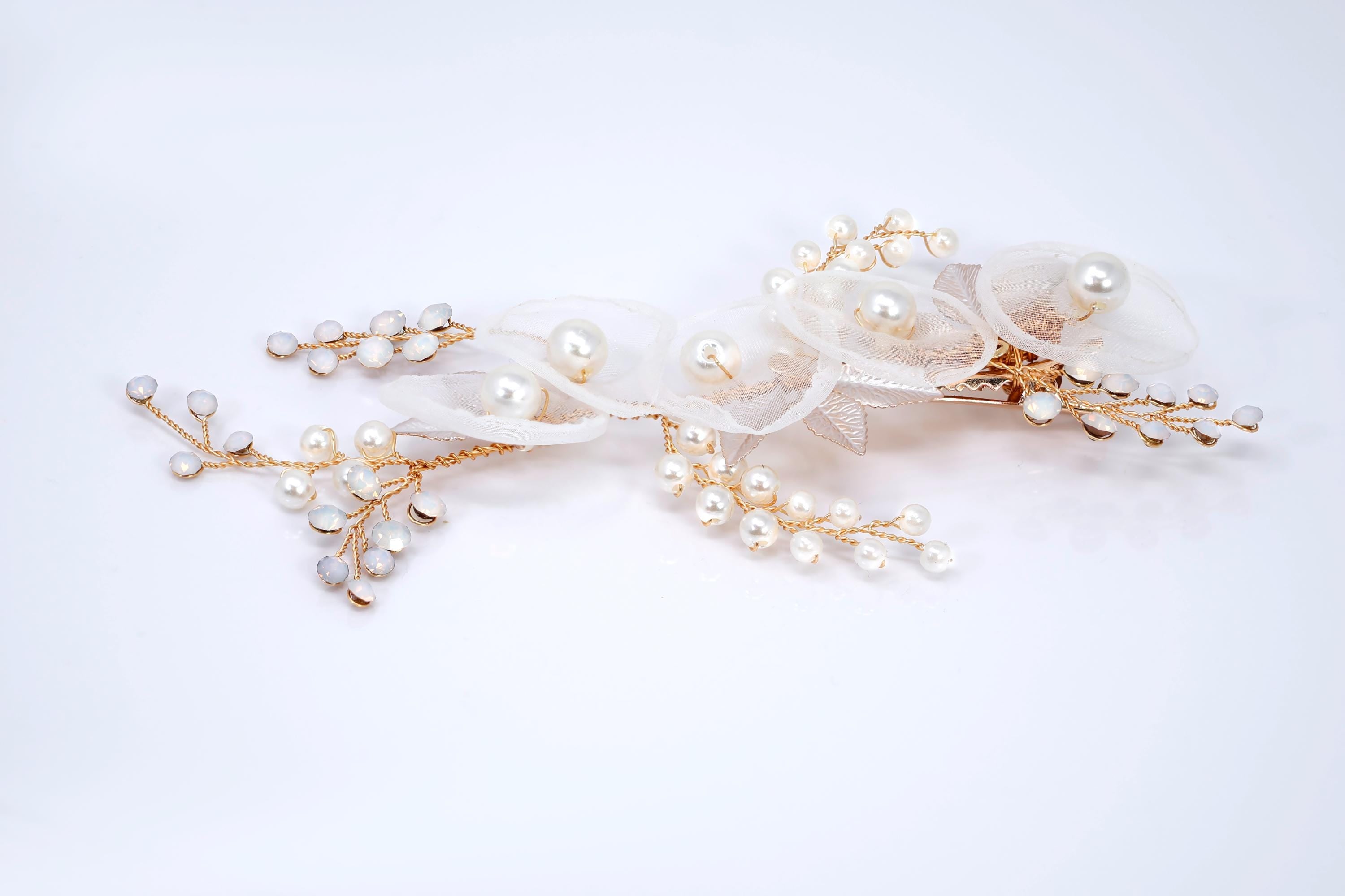 Ivory Petal Whisper Organza Bloom White Floral Bridal Hair Clip, Bridesmaid Gift, Gold Lace Fabric Wedding Hair Accessory, Pearl clip.