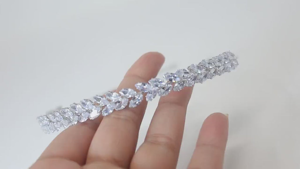 Swarovski Crystals Dainty Vine Leaves , Hair Vine Headband, Bridal Hair Vine, Delicate Headband, Hair accessories.