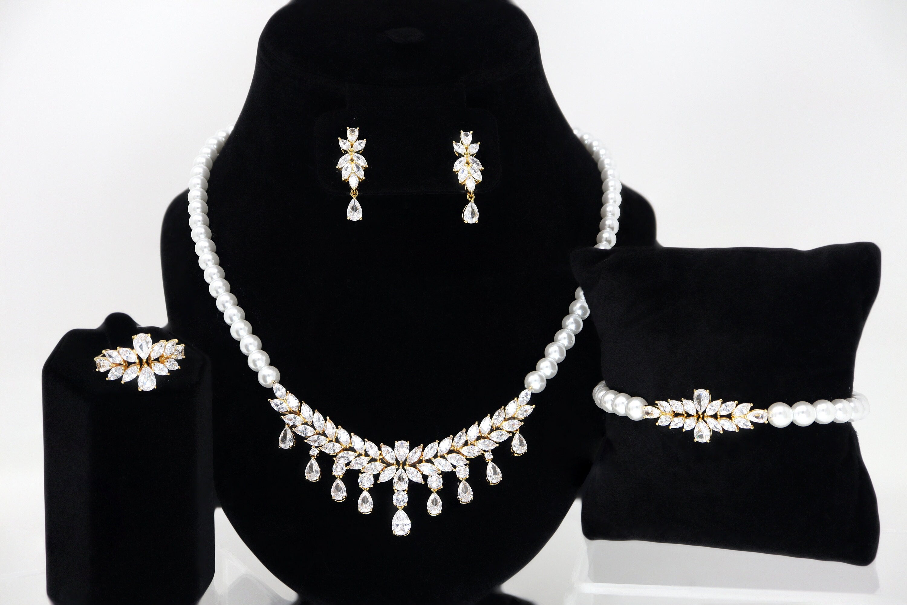 Swarovski Crystal And Pearl Luxury Flower drops Diamond/Crystal Necklace  Set, Bridal Necklace Set, Bridal Jewelry, Statement Necklace