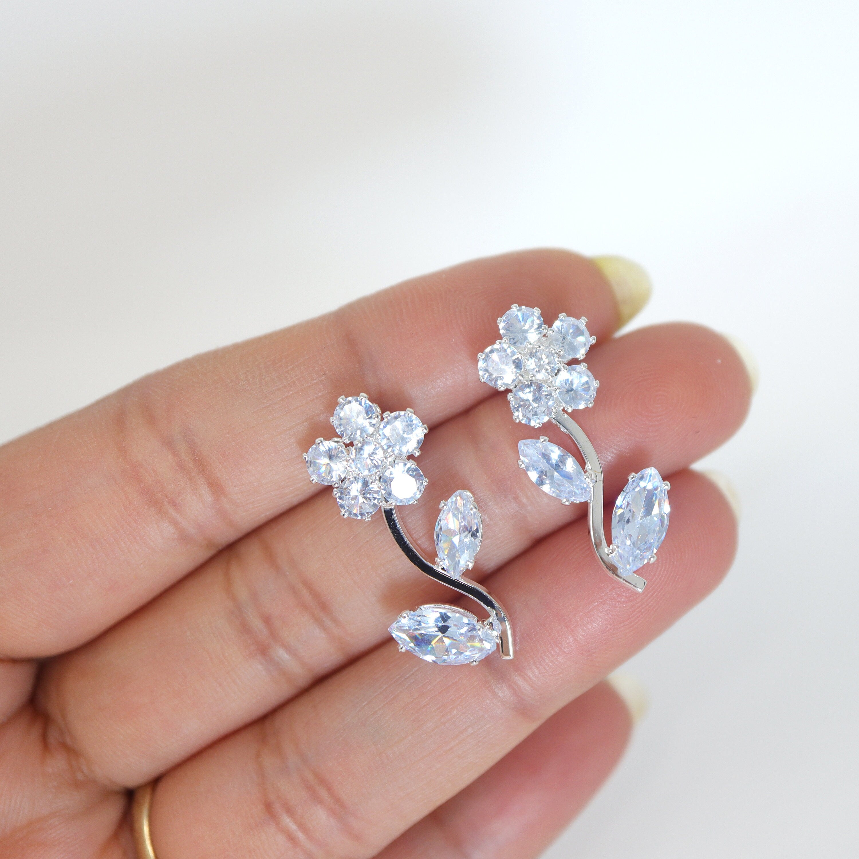 Captivating Swarovski Crystal Vine Leaves Drop Necklace and Earrings Set, Long Bridal Jewelry, Statement Earrings Cz Necklace Set.