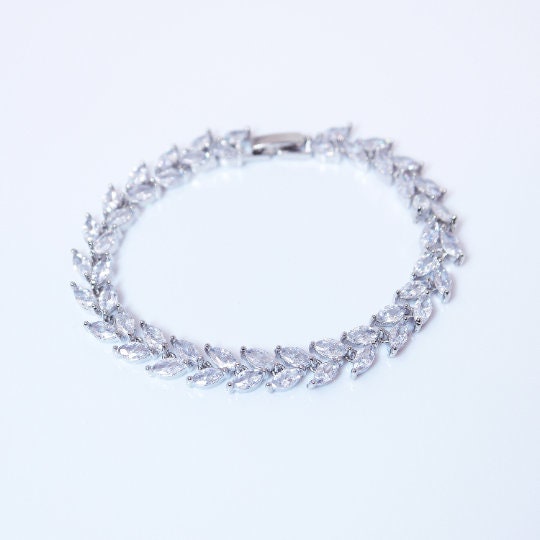 Swarovski Crystal Floral Three Petal Leaves Bridal Earrings And Necklace, Crystal Bridal Earrings, Statement Earrings Cz Necklace Set.
