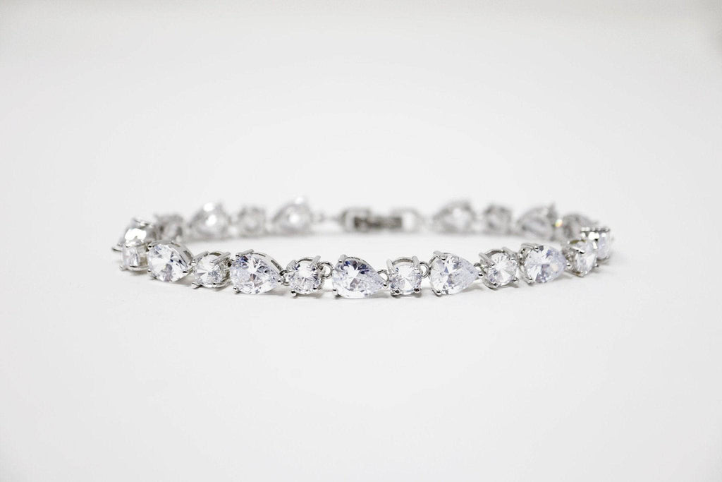 leave Drop Dainty Bracelet , Delicate Bracelet, Bracelet Femme, Wedding Bracelet, Bridesmaid Gift, Bride Bracelet, Bridal Bracelet.