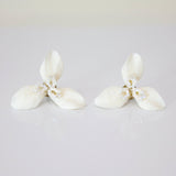 Swarovski Crystal White Flower Petal Stud Earrings, Bridal Jewelry, Stainless Steel, Statement Earrings Cz