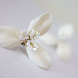 Swarovski Crystal White Flower Petal Stud Earrings, Bridal Jewelry, Stainless Steel, Statement Earrings Cz